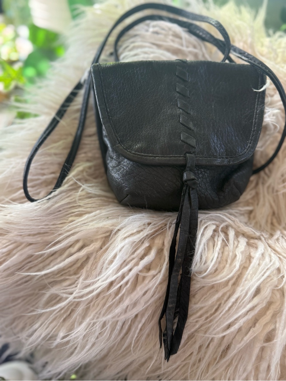 Hobo international Black Leather Crossbody Bag with Tassel magnetic snap